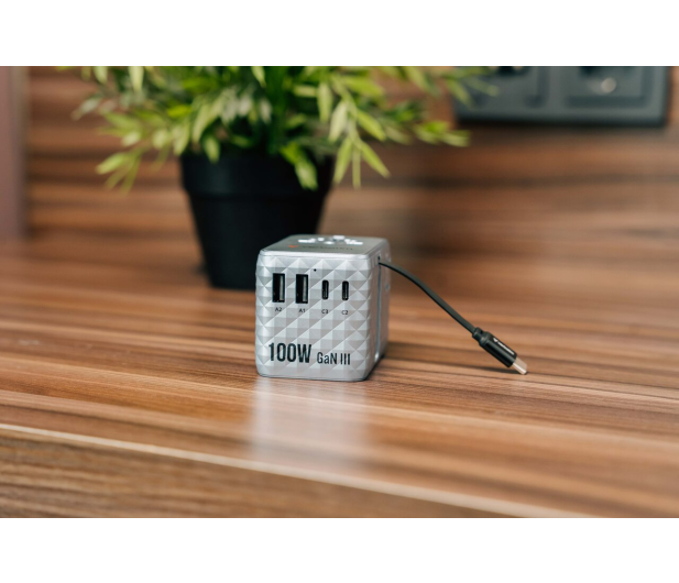 Verbatim Charge 'n' Travel 100W Adapter with retractable cable blue - 1484043 - zdjęcie 4